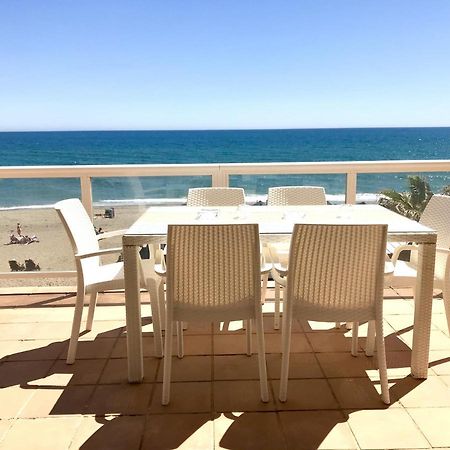 Beachfront Apartment In Ла Кала де Михас Екстериор снимка