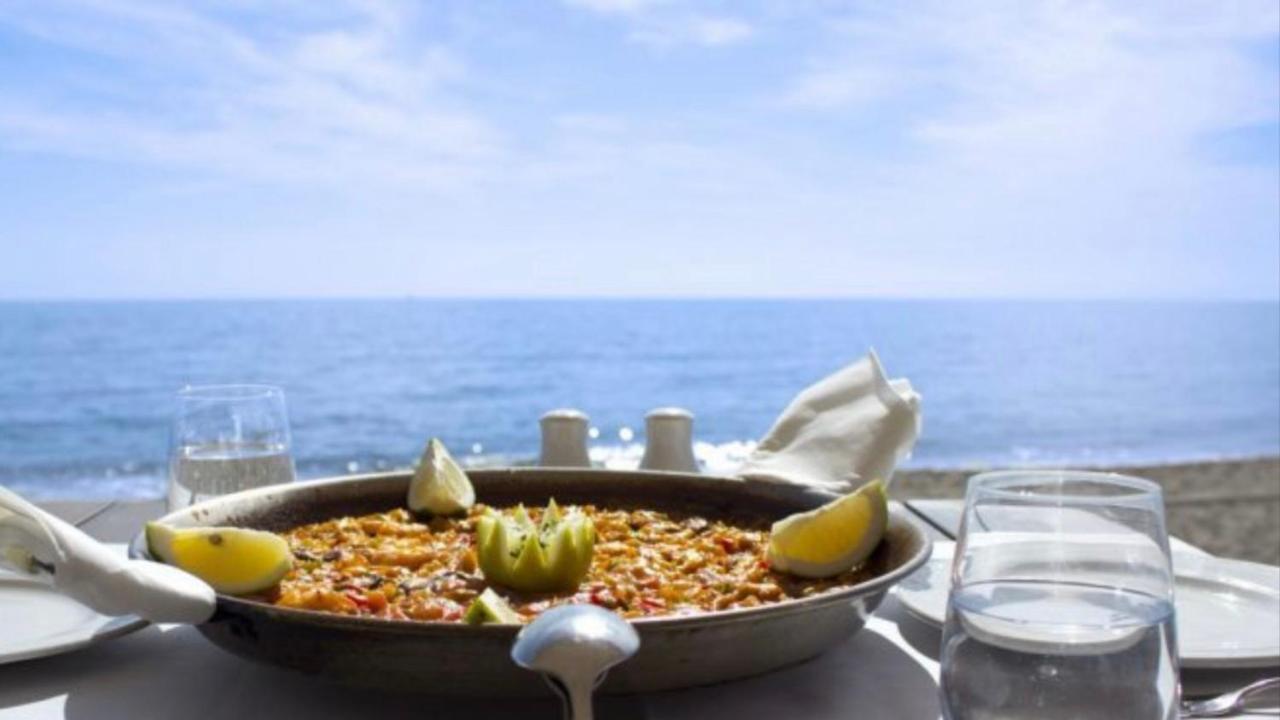Beachfront Apartment In Ла Кала де Михас Екстериор снимка