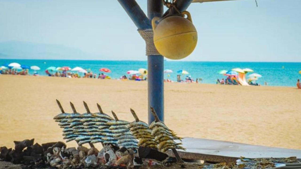 Beachfront Apartment In Ла Кала де Михас Екстериор снимка