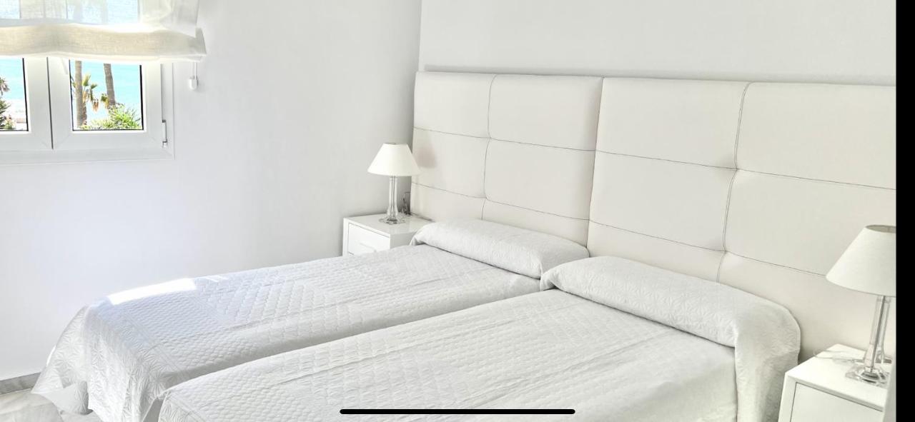 Beachfront Apartment In Ла Кала де Михас Екстериор снимка